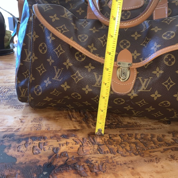 Louis Vuitton duffle bag with exterior pockets - Picture 13 of 16